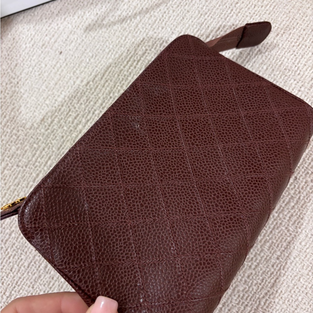Authentic CHANEL Bordeaux caviar cosmetic pouch - Picture 3 of 10